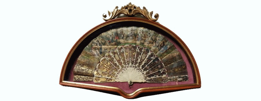 Restauro e montaggio di ventagli in cornice